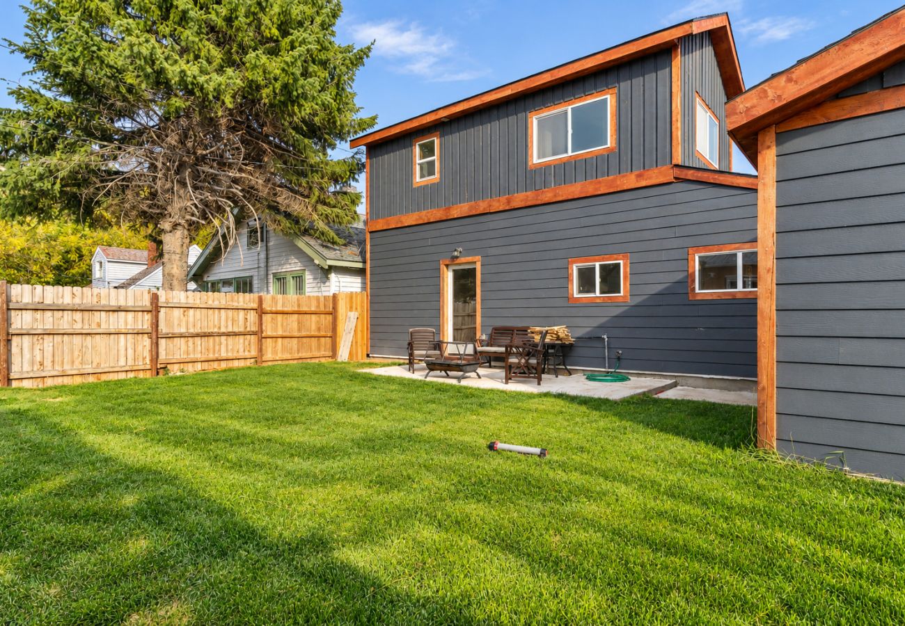 House in Anaconda - Spacious & Modern Anaconda Home
