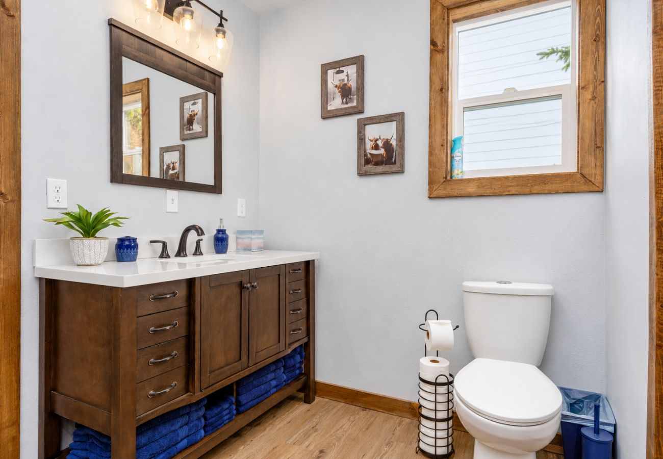 House in Anaconda - Spacious & Modern Anaconda Home