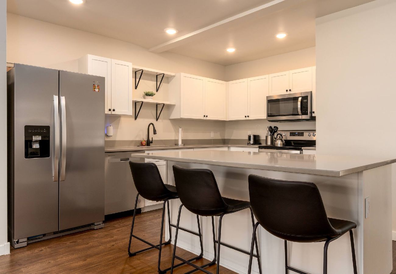 Condominium in Anaconda - Modern Condo Living in Anaconda 