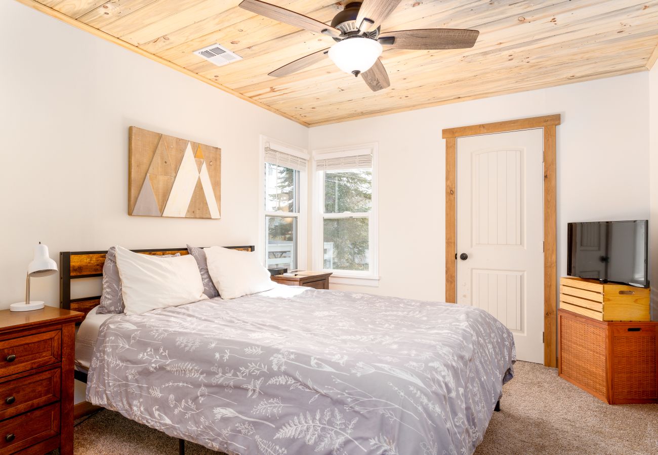 House in Anaconda - Charming Home in the Heart of Anaconda