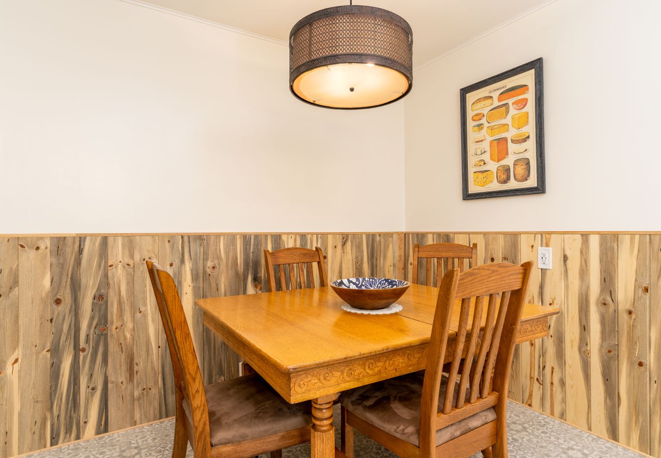 House in Anaconda - Charming Home in the Heart of Anaconda