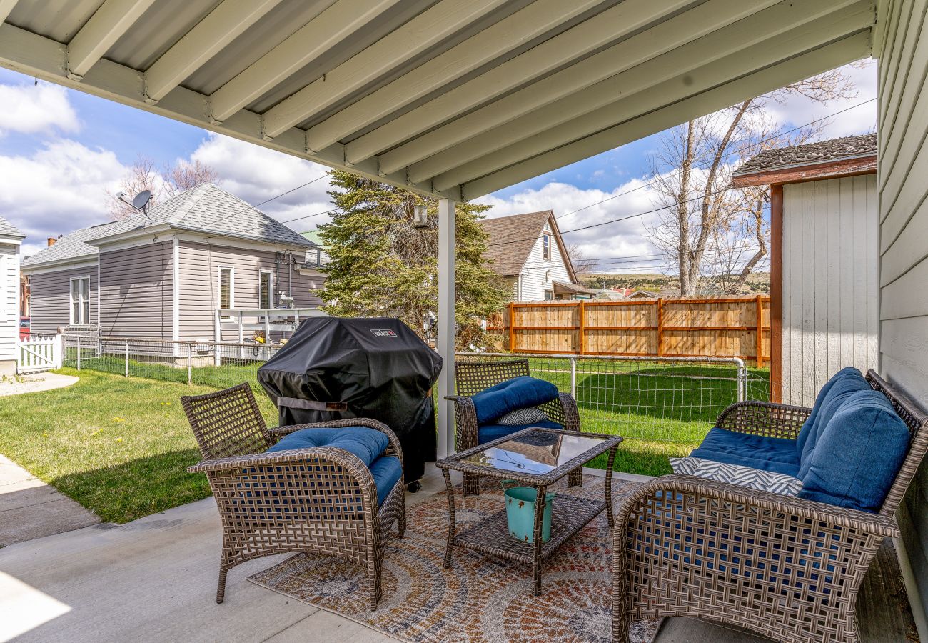 House in Anaconda - Charming Home in the Heart of Anaconda