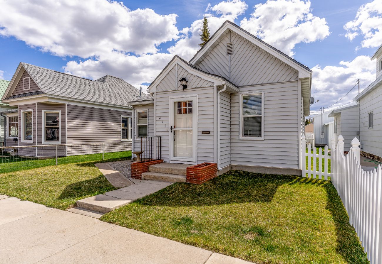 House in Anaconda - Charming Home in the Heart of Anaconda