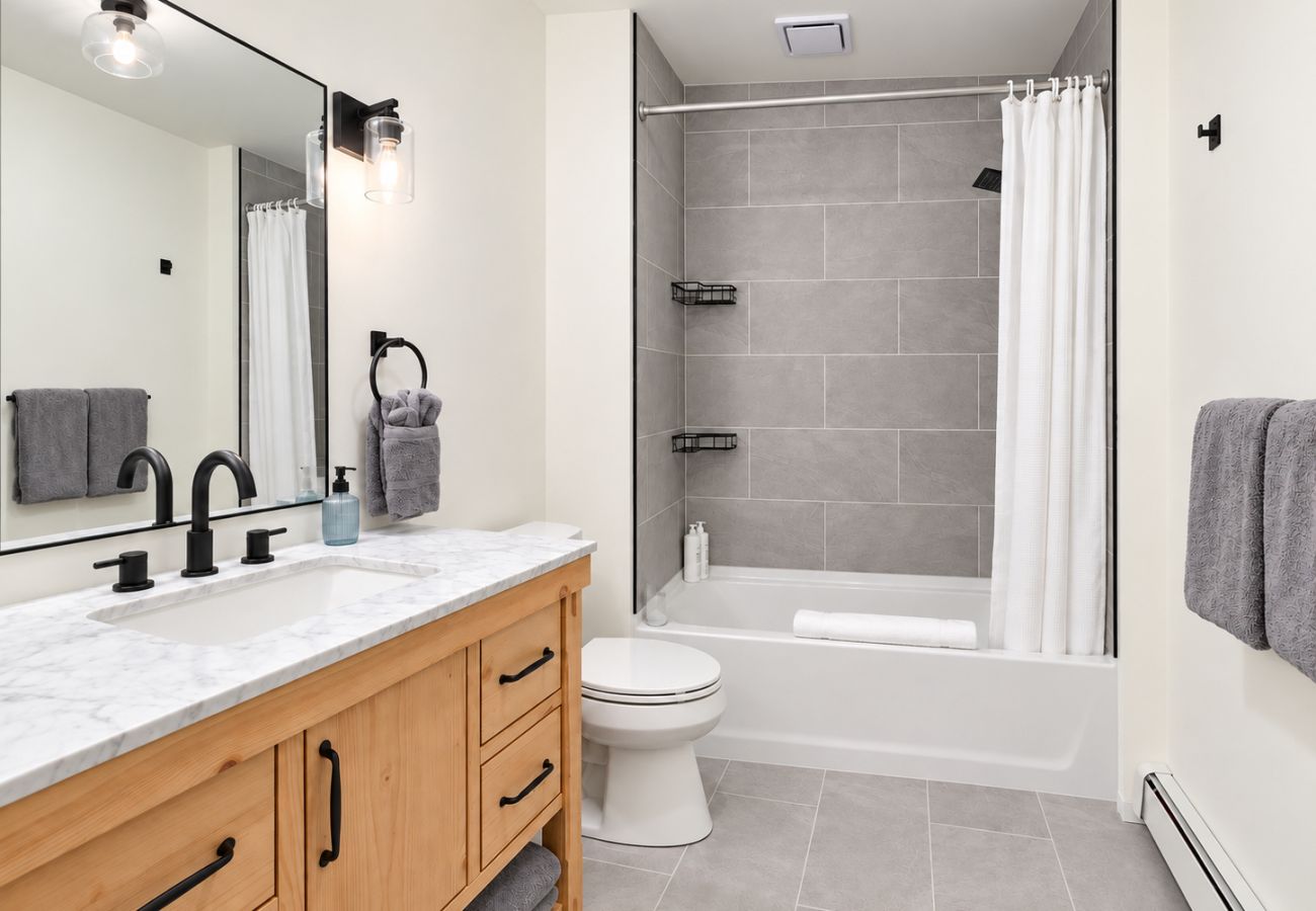 House in Anaconda - Cherry St Charmer – Fully Renovated & Furnished!