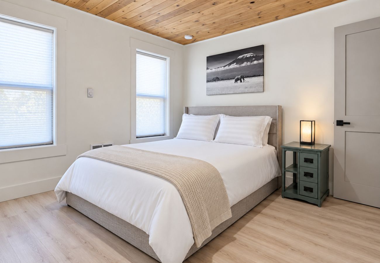 House in Anaconda - Cherry St Charmer – Fully Renovated & Furnished!