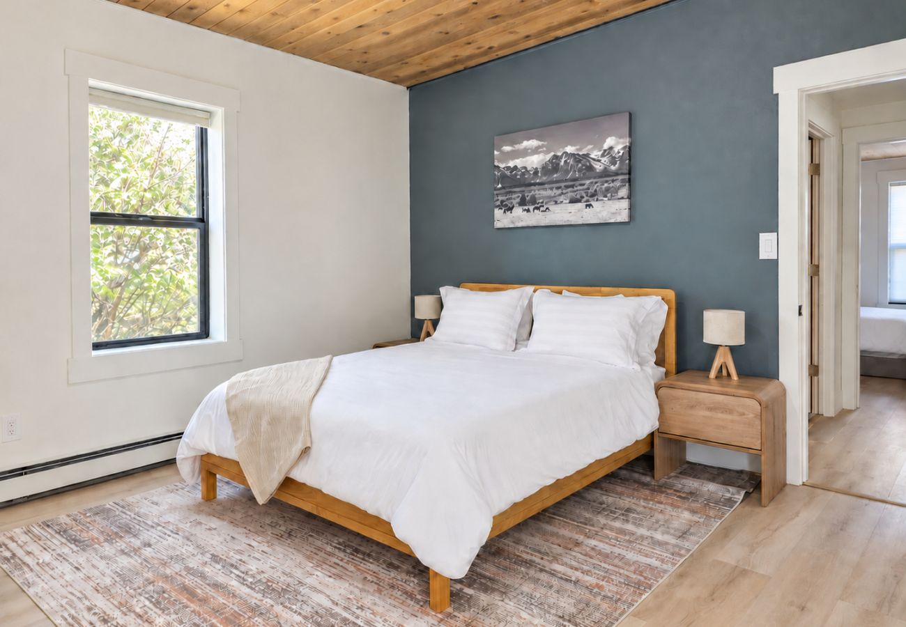 House in Anaconda - Cherry St Charmer – Fully Renovated & Furnished!