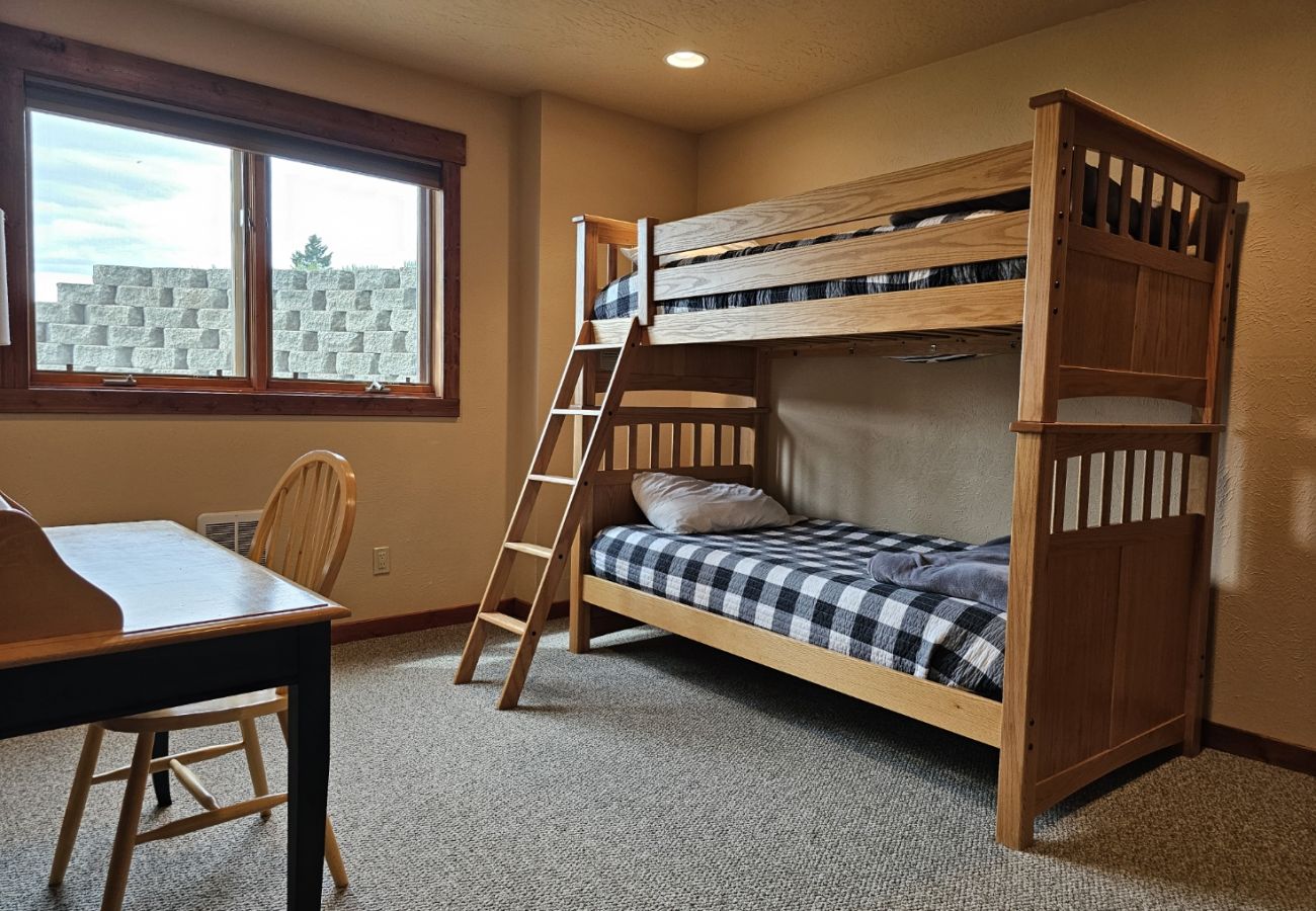 House in Anaconda - 556 Black Bear Ln