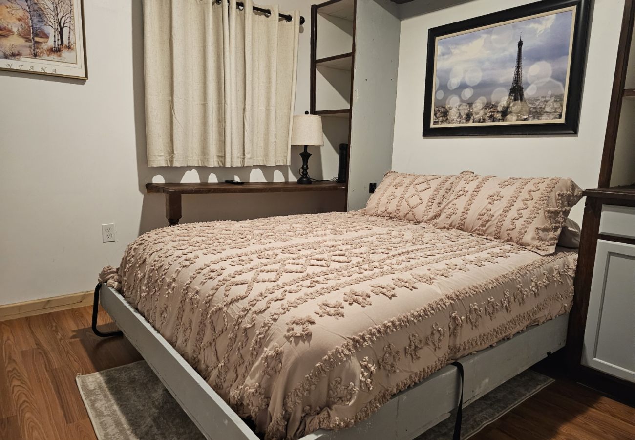 House in Anaconda - Modern Comfort & Cozy Charm