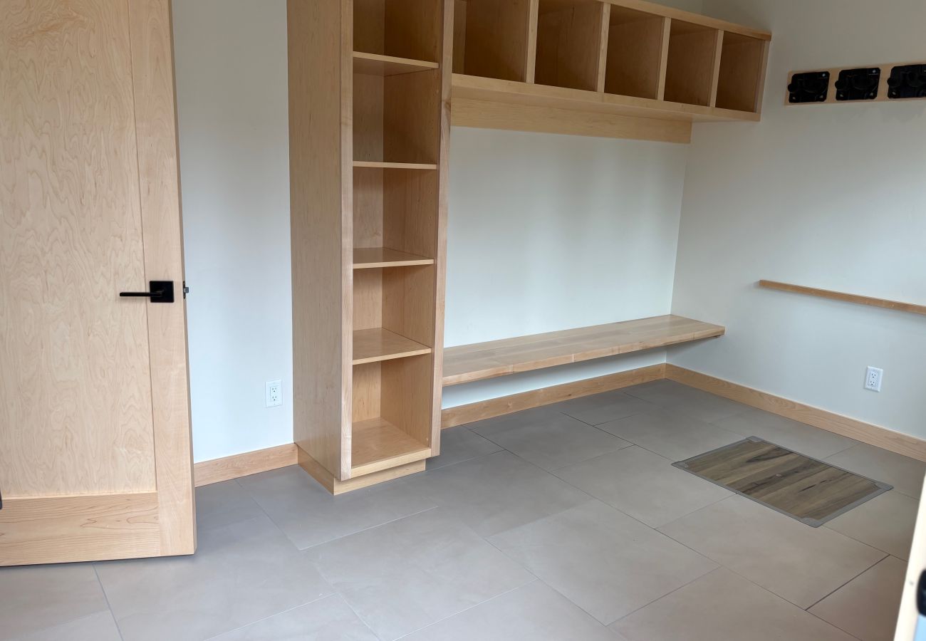 House in Anaconda - GTL A-Frame Main Cabin | Near Discovery Ski