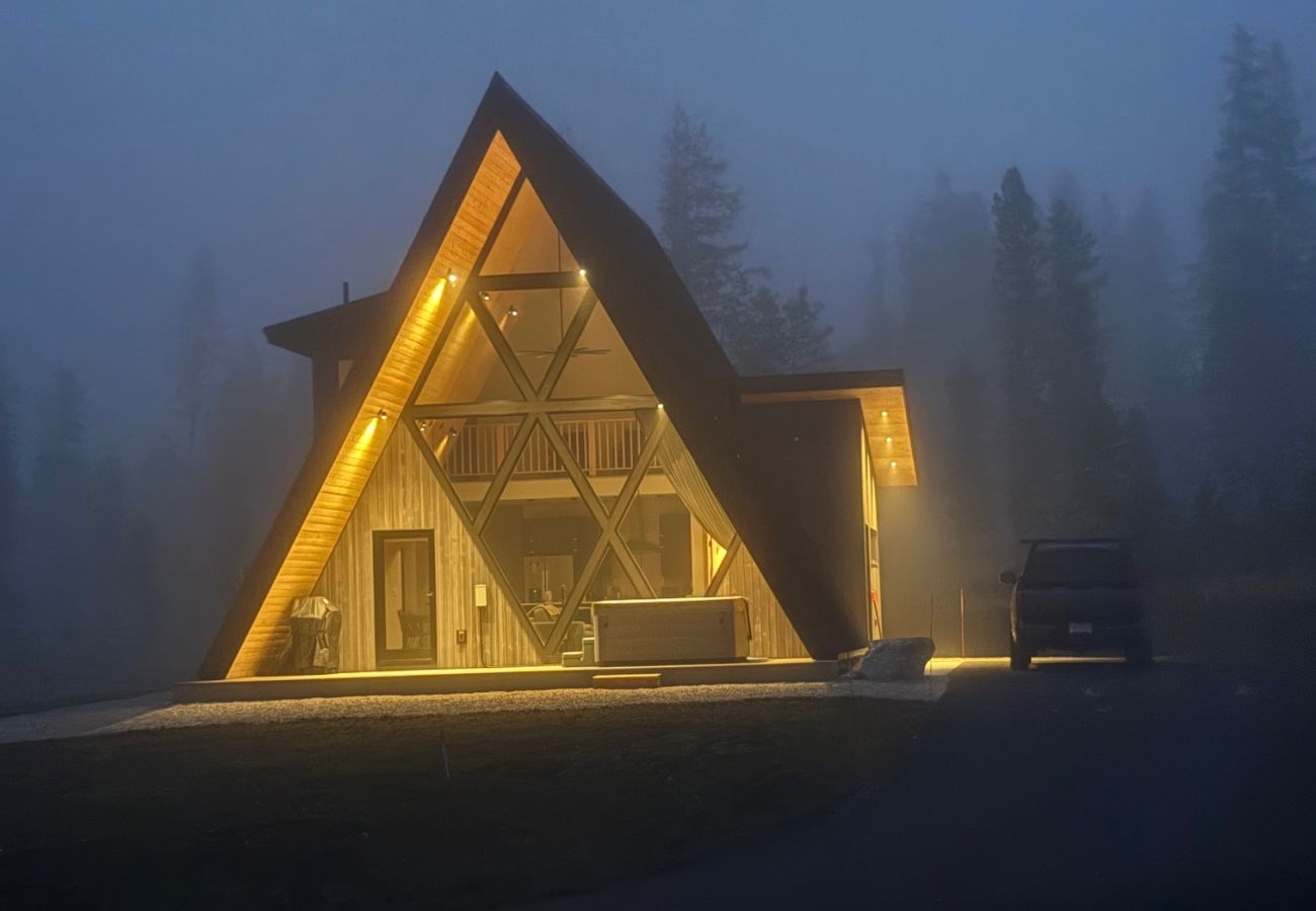 House in Anaconda - GTL A-Frame Main Cabin | Near Discovery Ski