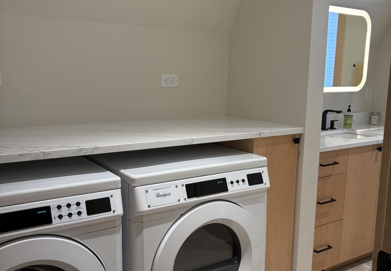 House in Anaconda - GTL A-Frame Main Cabin | Near Discovery Ski