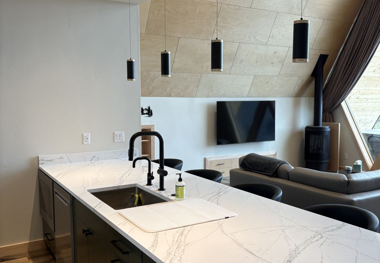 House in Anaconda - GTL A-Frame Main Cabin | Near Discovery Ski