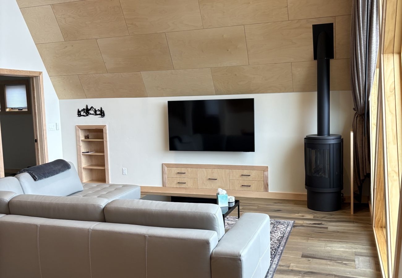 House in Anaconda - GTL A-Frame Main Cabin | Near Discovery Ski