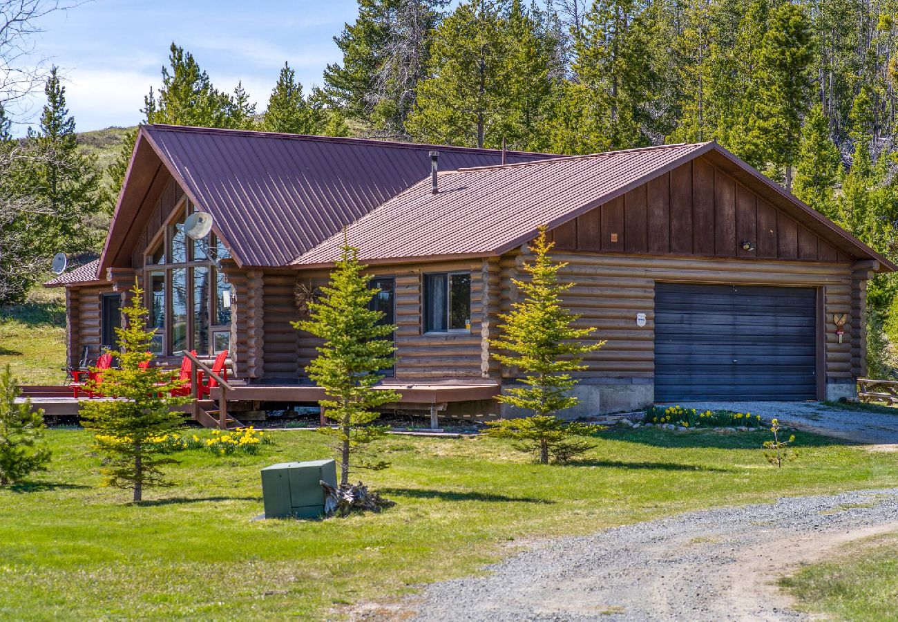 Cabin in Anaconda - Pintler View Cabin With Boat Dock!