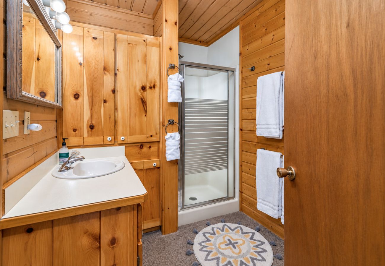 Cabin in Anaconda - Pintler View Cabin With Boat Dock!