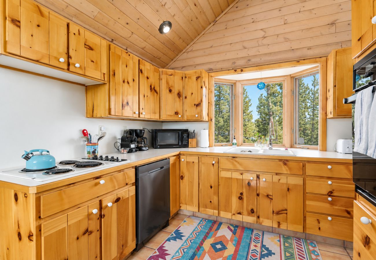 Cabin in Anaconda - Pintler View Cabin With Boat Dock!
