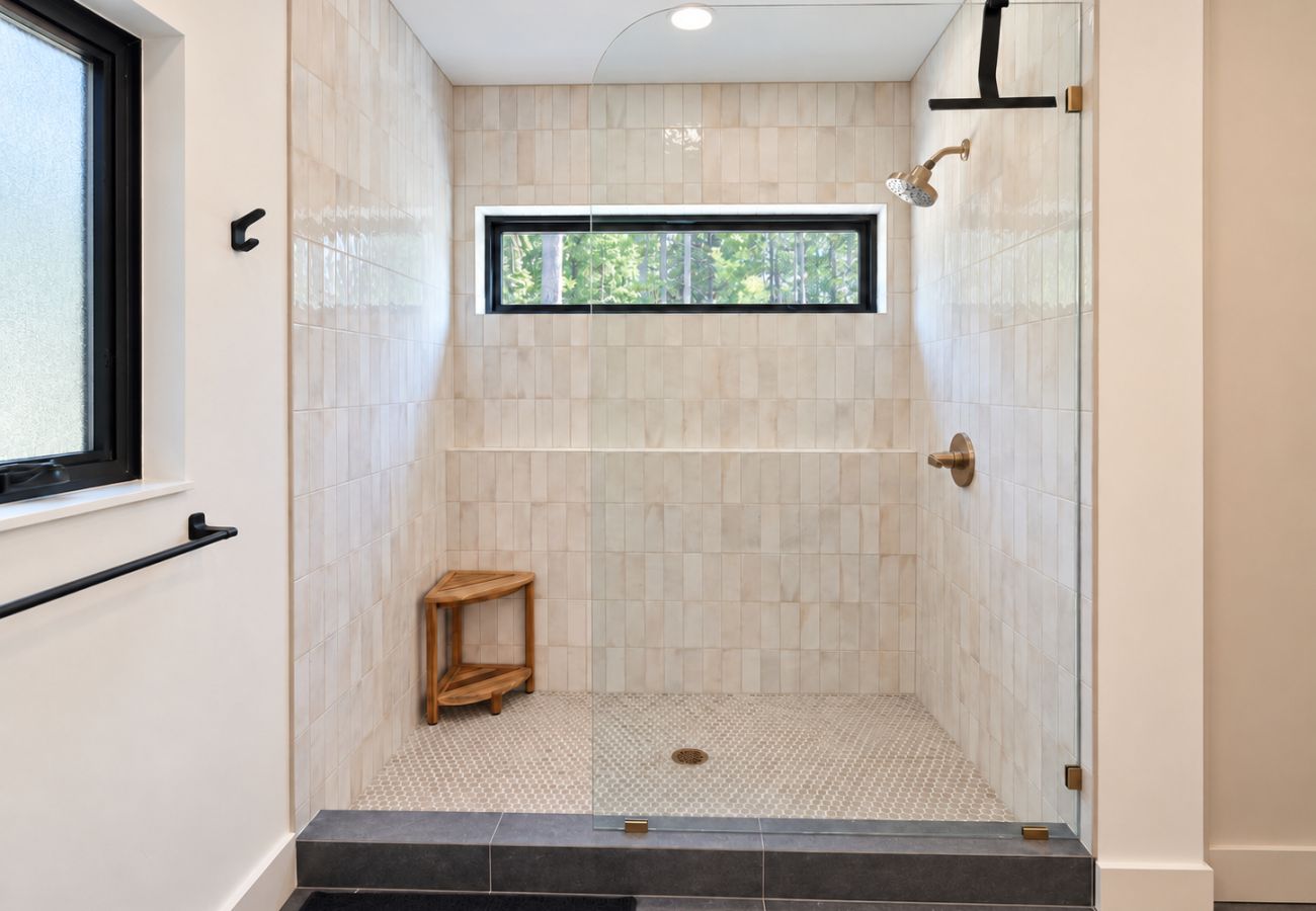 House in Anaconda - Powder & Pines Ski Retreat | 4 Miles to Disco!