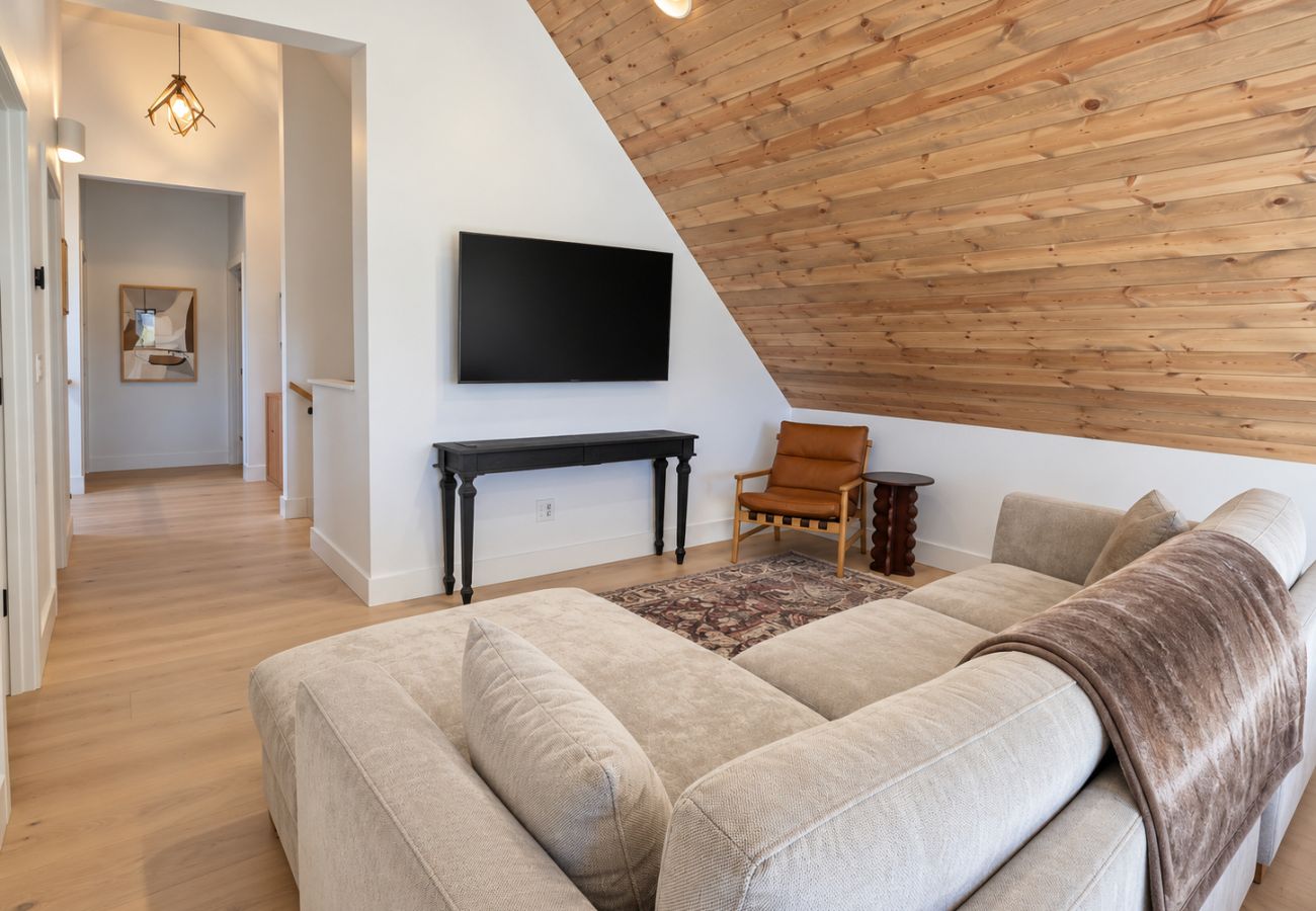 House in Anaconda - Powder & Pines Ski Retreat | 4 Miles to Disco!