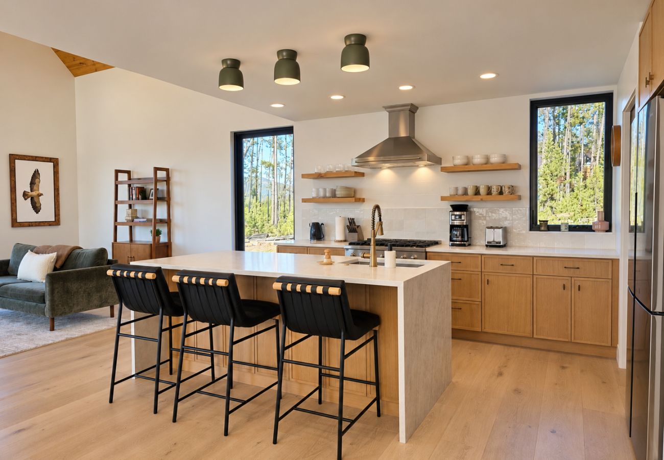 House in Anaconda - Powder & Pines Ski Retreat | 4 Miles to Disco!