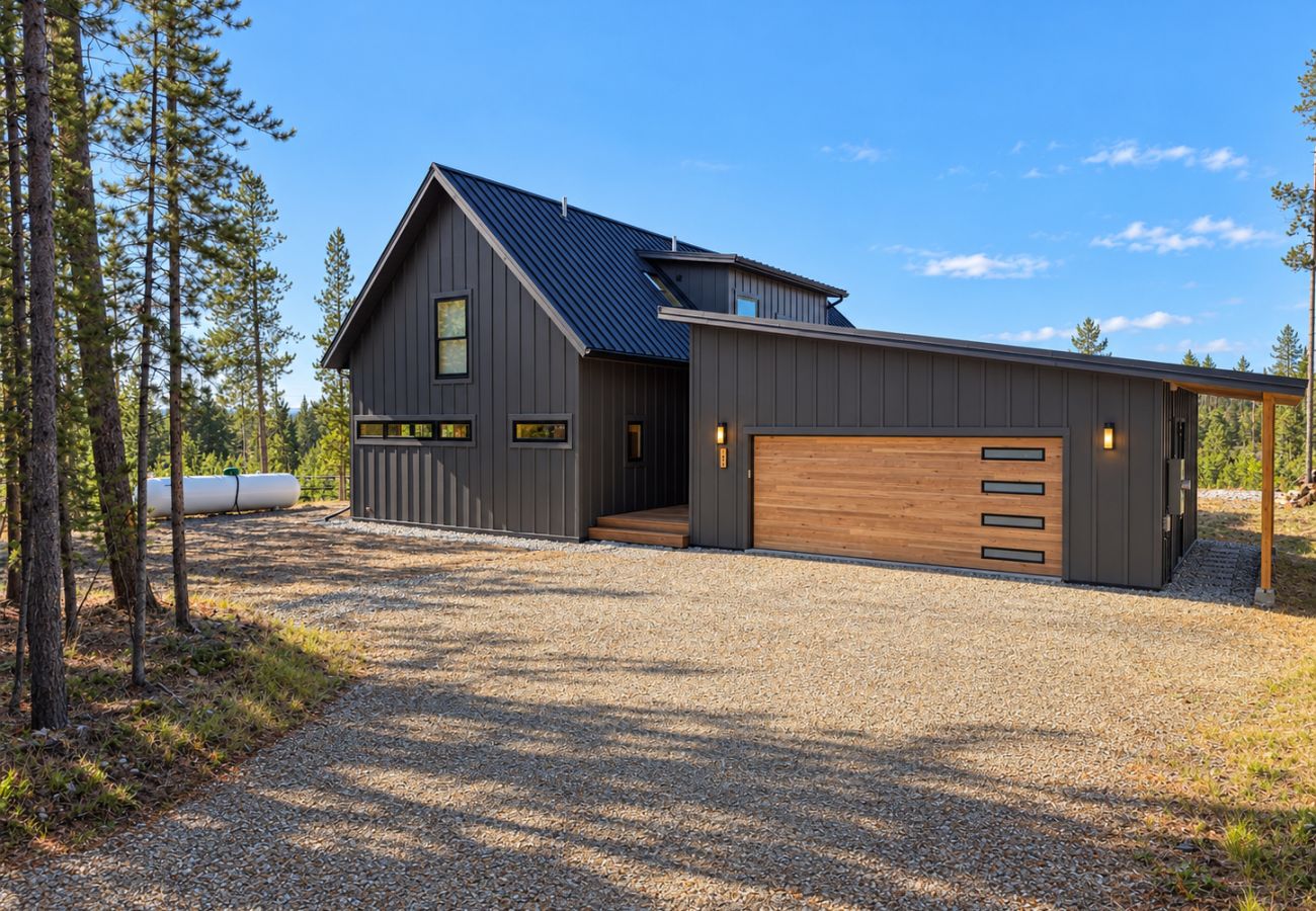 House in Anaconda - Powder & Pines Ski Retreat | 4 Miles to Disco!
