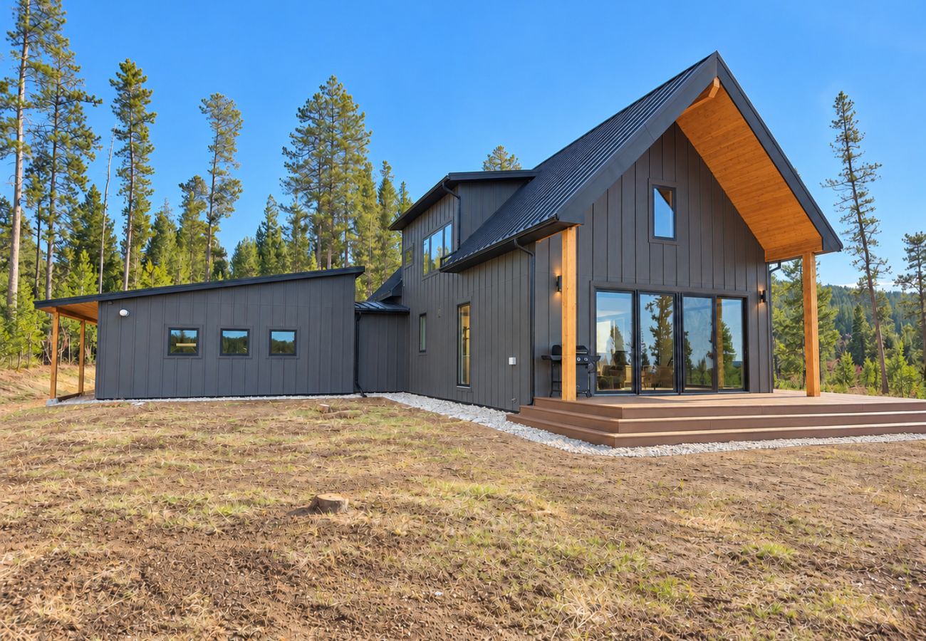 House in Anaconda - Powder & Pines Ski Retreat | 4 Miles to Disco!