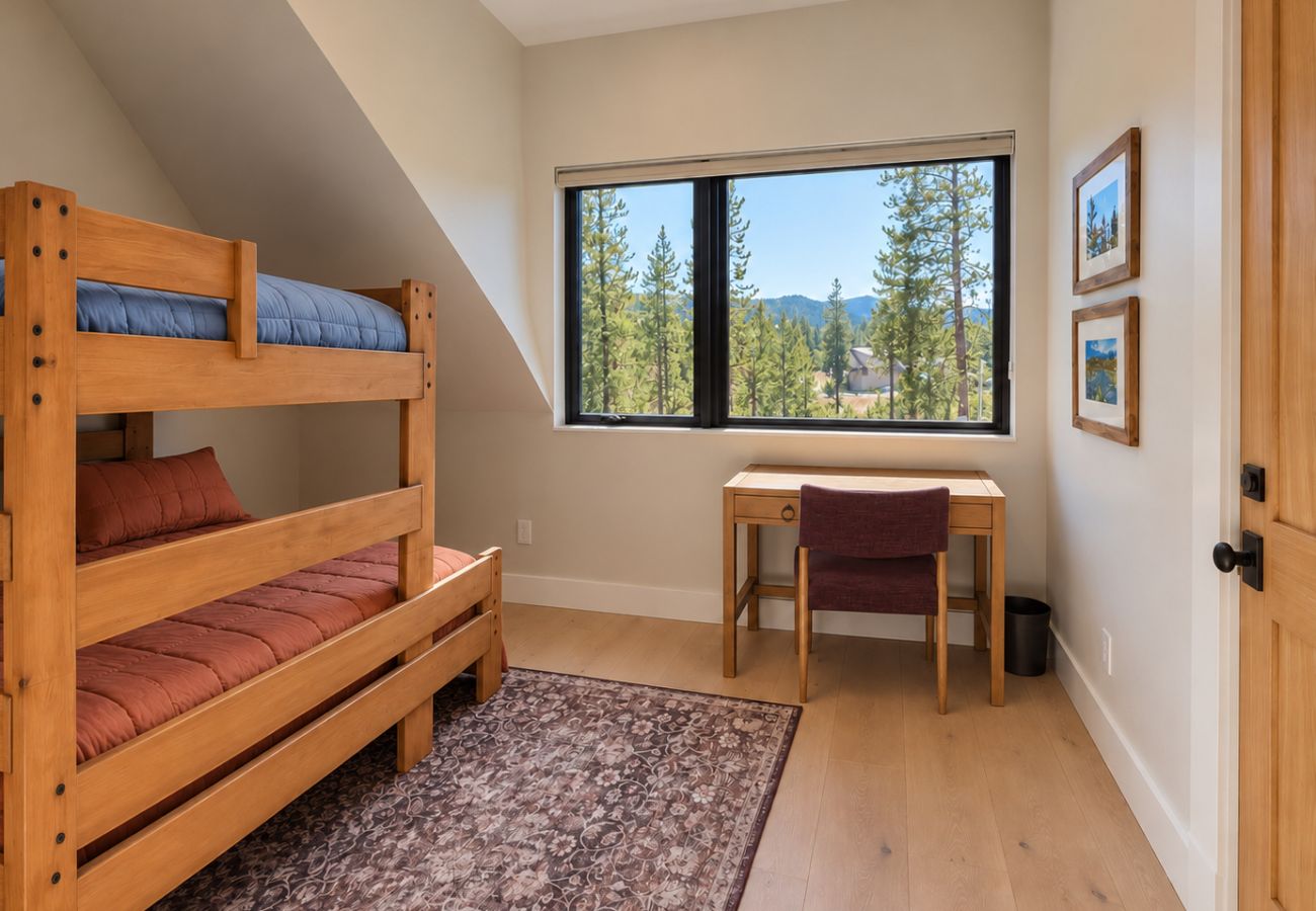 House in Anaconda - Powder & Pines Ski Retreat | 4 Miles to Disco!