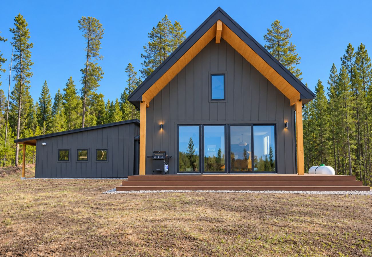 House in Anaconda - Powder & Pines Ski Retreat | 4 Miles to Disco!