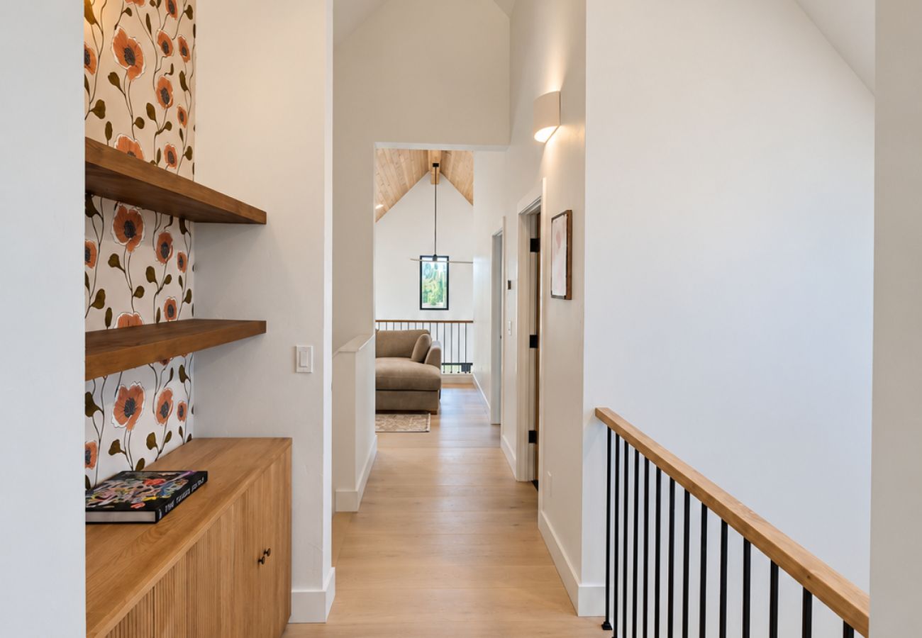 House in Anaconda - Powder & Pines Ski Retreat | 4 Miles to Disco!
