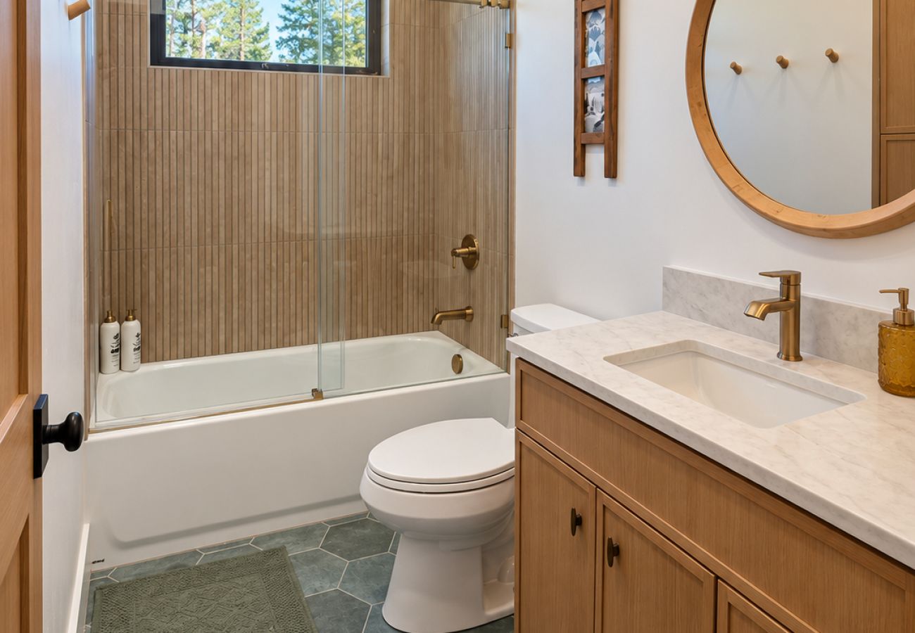 House in Anaconda - Powder & Pines Ski Retreat | 4 Miles to Disco!