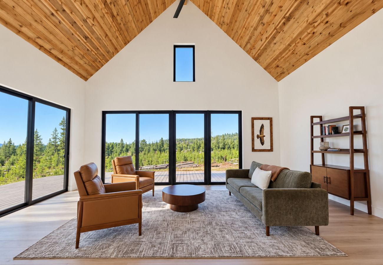 House in Anaconda - Powder & Pines Ski Retreat | 4 Miles to Disco!